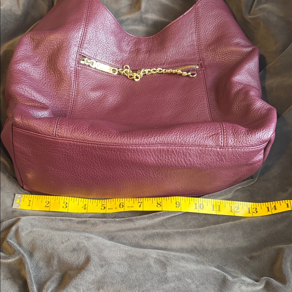 Beautiful Vince Camuto Leather Hobo slouchy Bag with Chain Detail - Picture 8 of 12